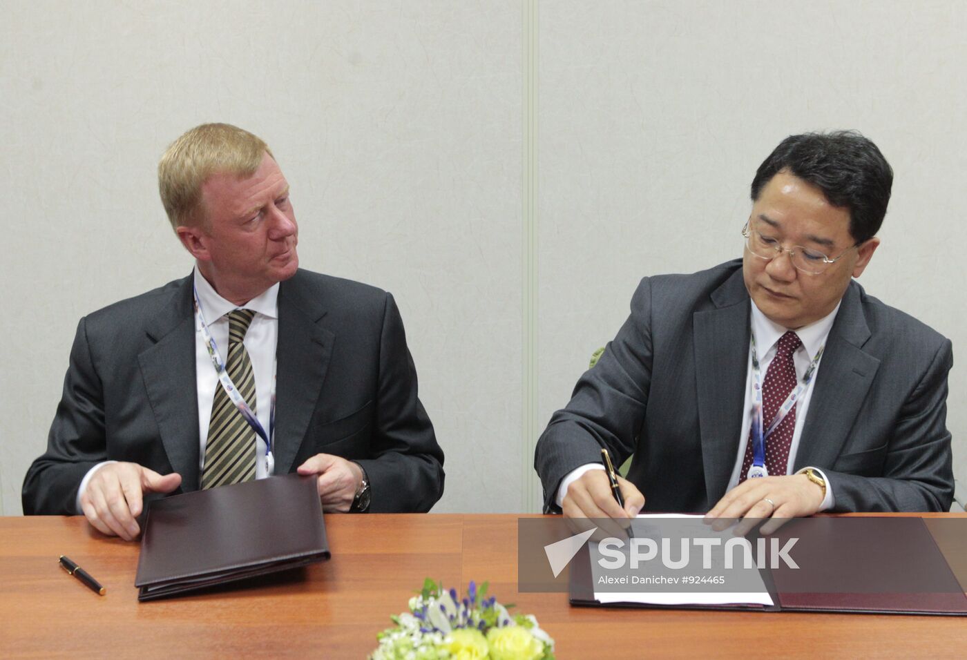 Anatoly Chubais, Yeong Cheol Seok