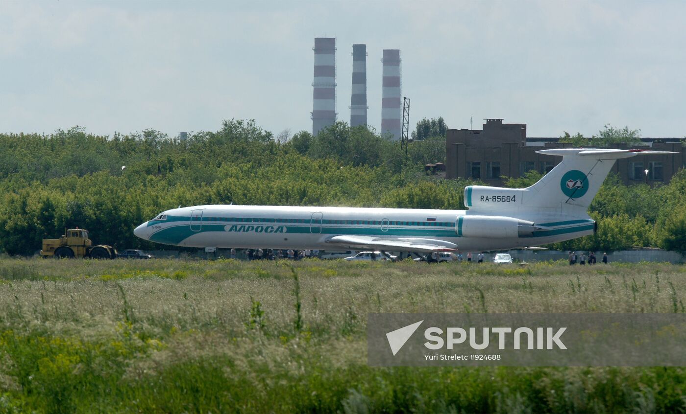Tu 154 aircraft repaired after emergency landing