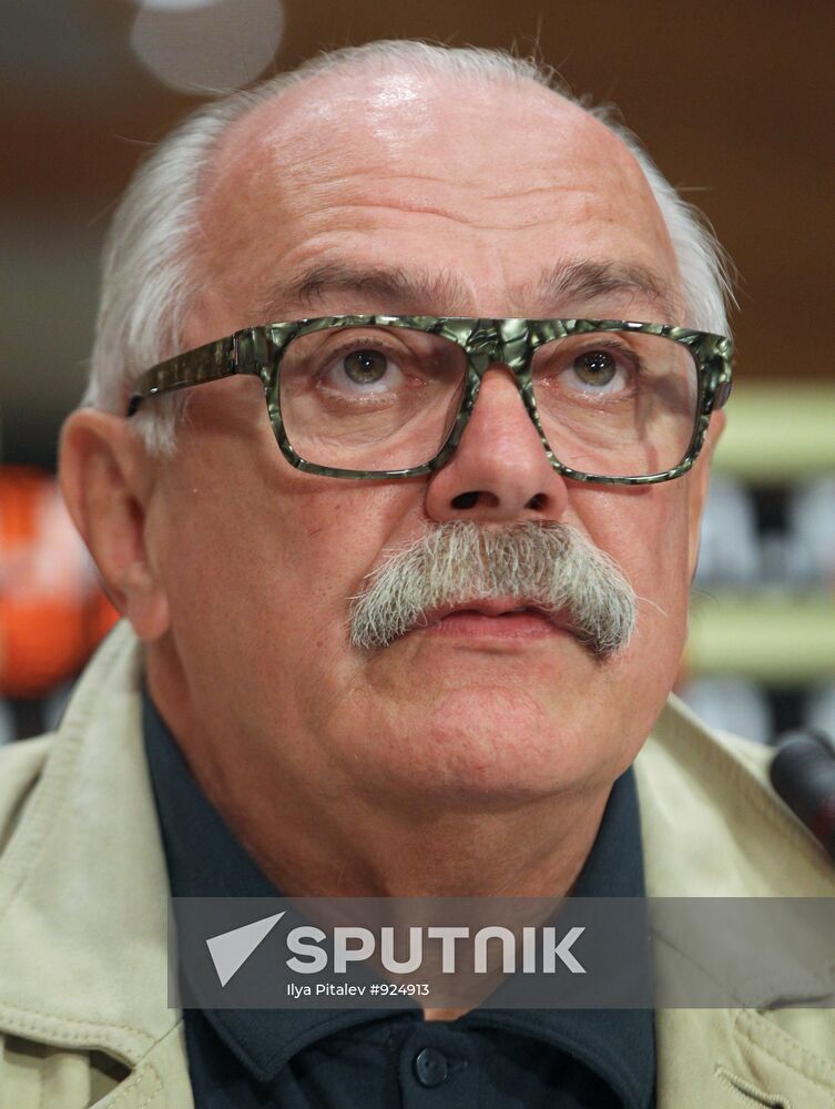 On-line conference given by film-maker Nikita Mikhalkov