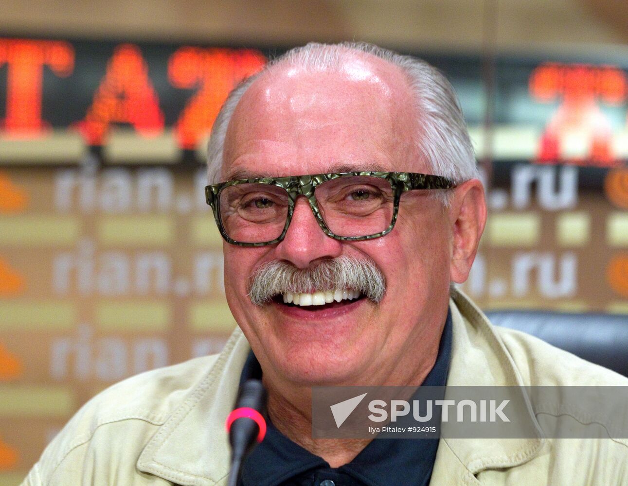 On-line conference given by film-maker Nikita Mikhalkov