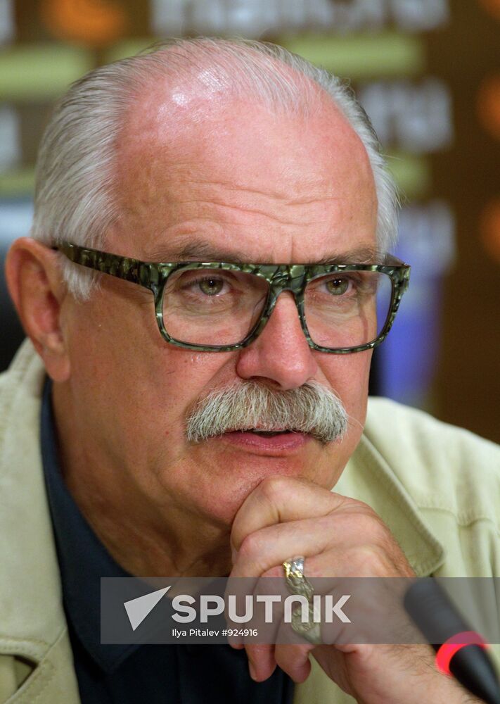 On-line conference given by film-maker Nikita Mikhalkov