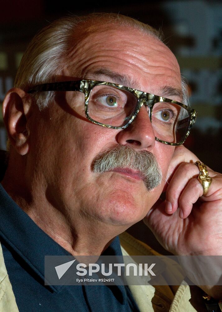 On-line conference given by film-maker Nikita Mikhalkov