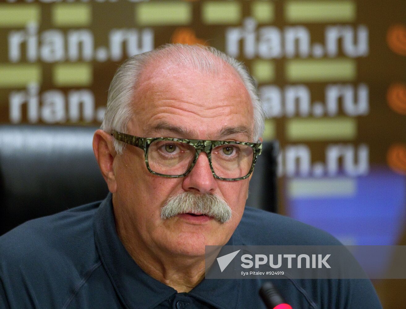 On-line conference given by film-maker Nikita Mikhalkov