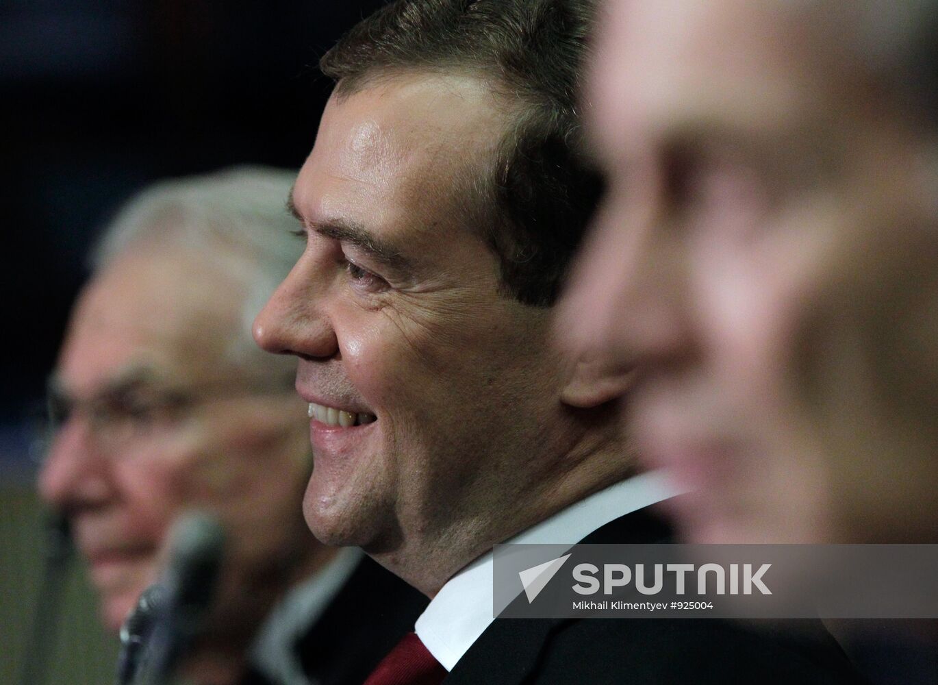 Dmitry Medvedev presents 2011 Global Energy awards