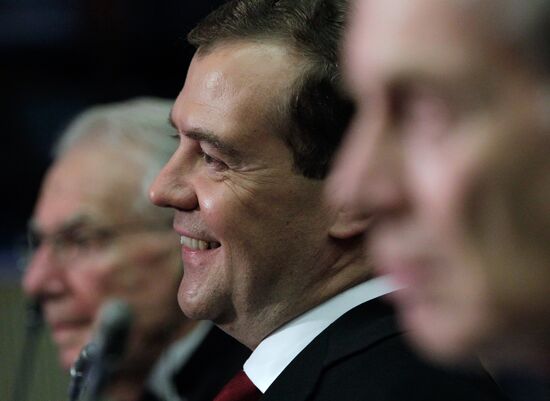 Dmitry Medvedev presents 2011 Global Energy awards
