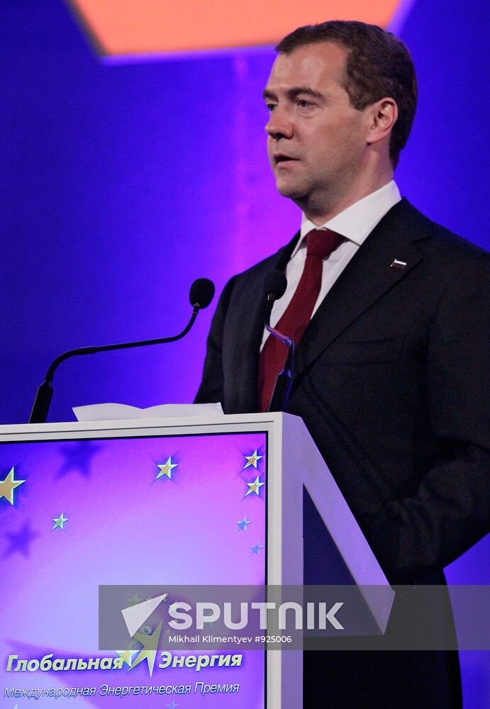 Dmitry Medvedev presents Global Energy Prize 2011