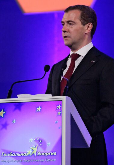 Dmitry Medvedev presents Global Energy Prize 2011