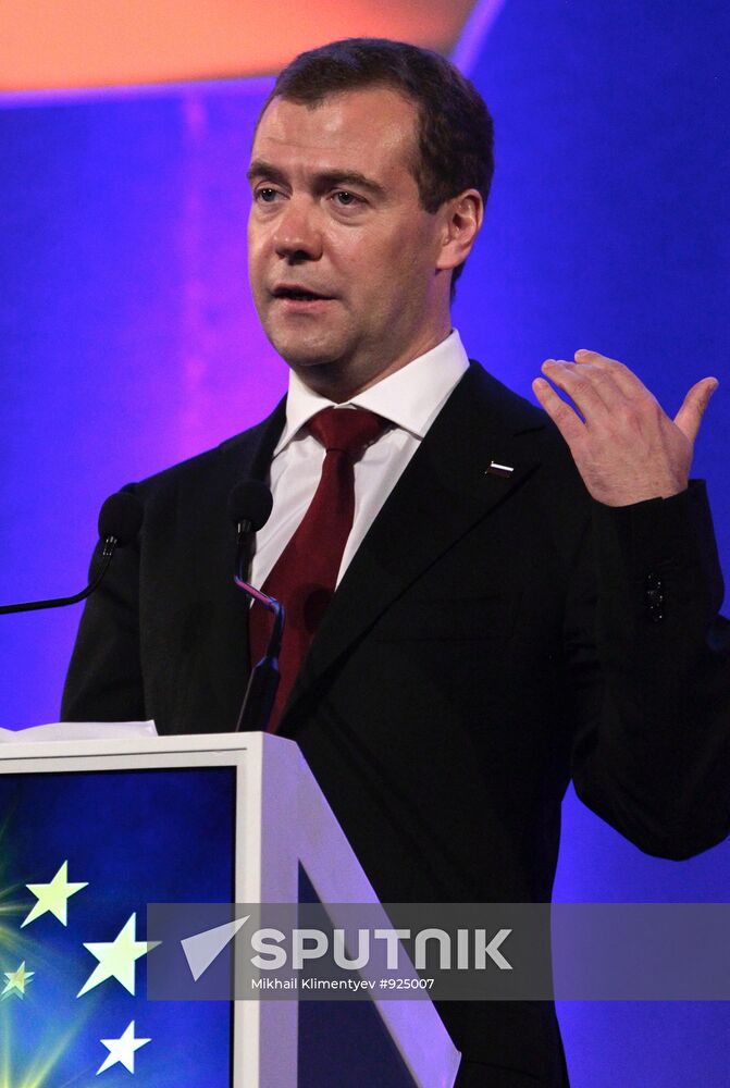 Dmitry Medvedev presents Global Energy Prize 2011