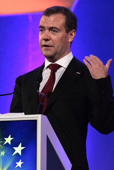 Dmitry Medvedev presents Global Energy Prize 2011