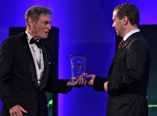 Dmitry Medvedev presents 2011 Global Energy awards
