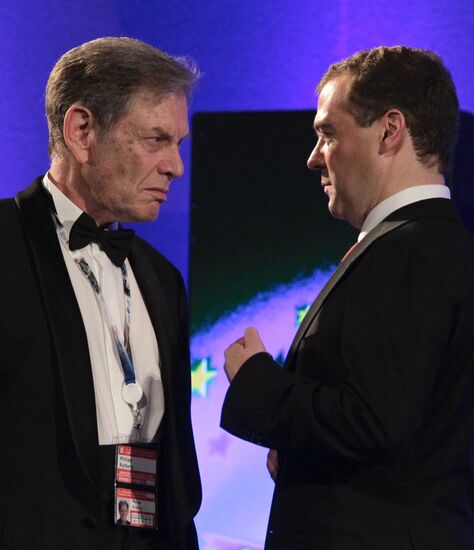 Dmitry Medvedev presents 2011 Global Energy awards