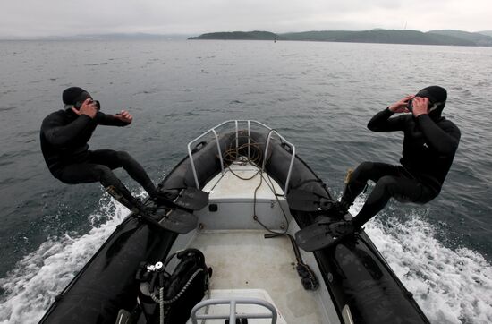 Teaching combat frogmen