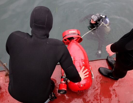 Teaching combat frogmen