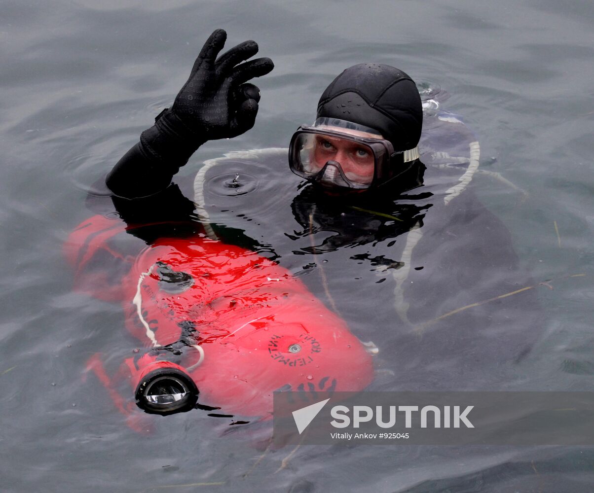 Teaching combat frogmen