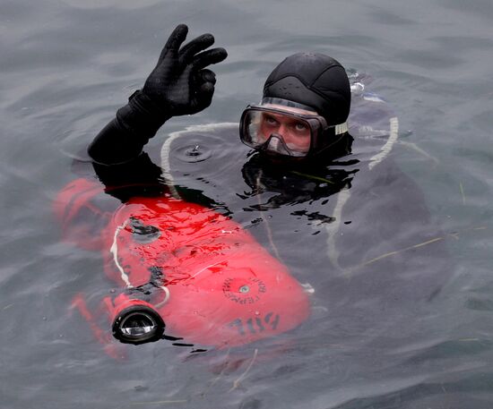 Teaching combat frogmen