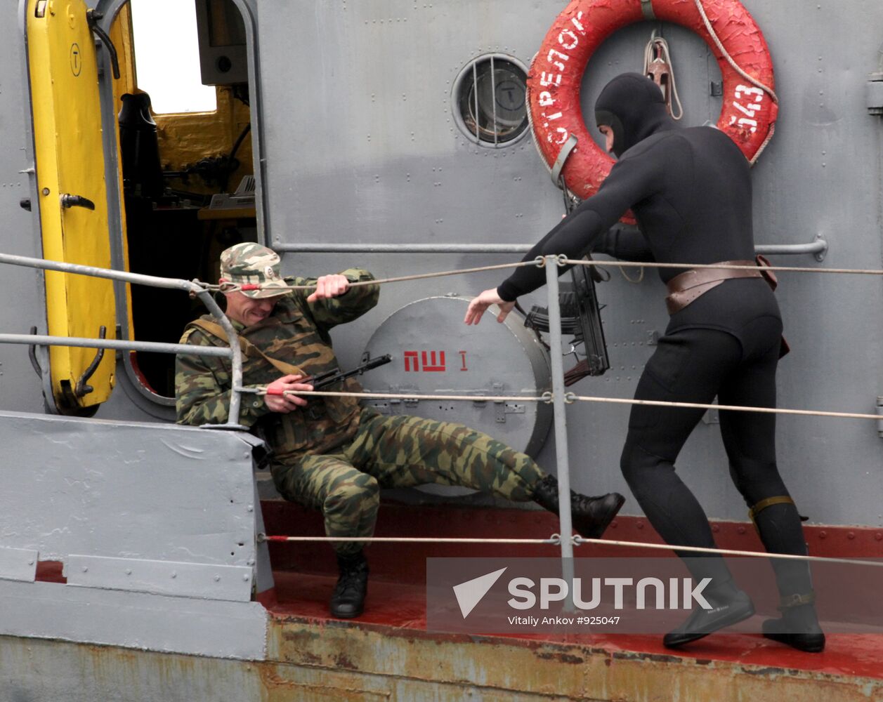 Teaching combat frogmen