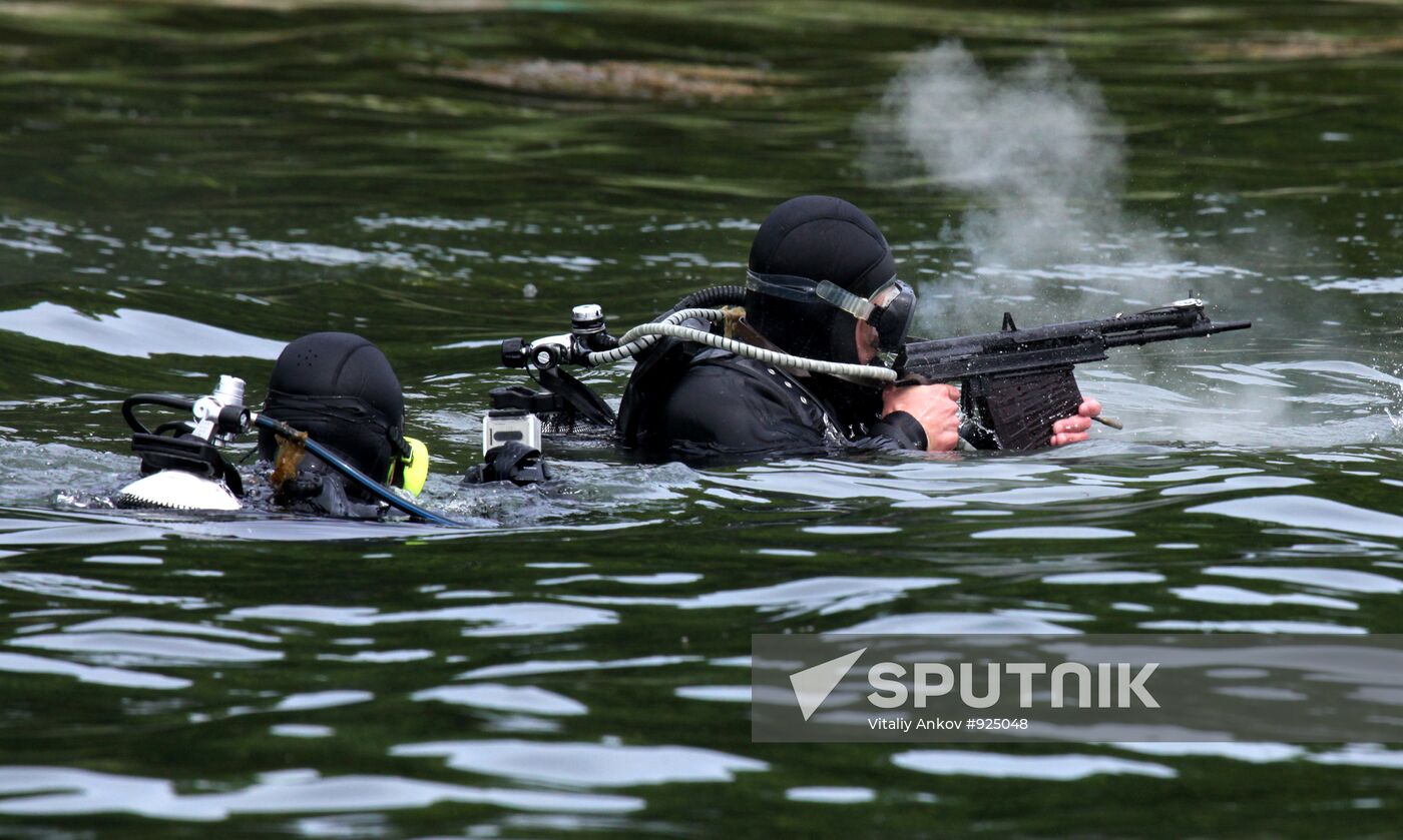 Teaching combat frogmen