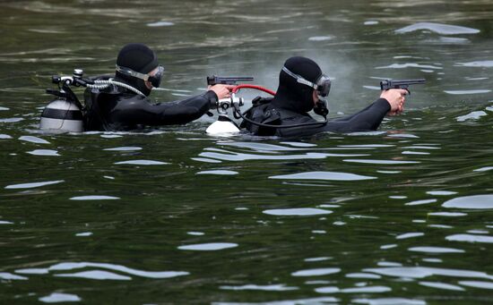 Teaching combat frogmen