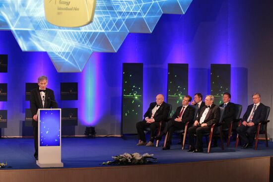 Dmitry Medvedev presents 2011 Global Energy awards