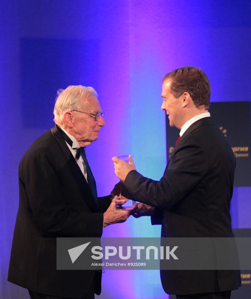 Dmitry Medvedev presents 2011 Global Energy awards