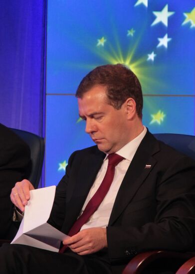 Dmitry Medvedev presents 2011 Global Energy awards