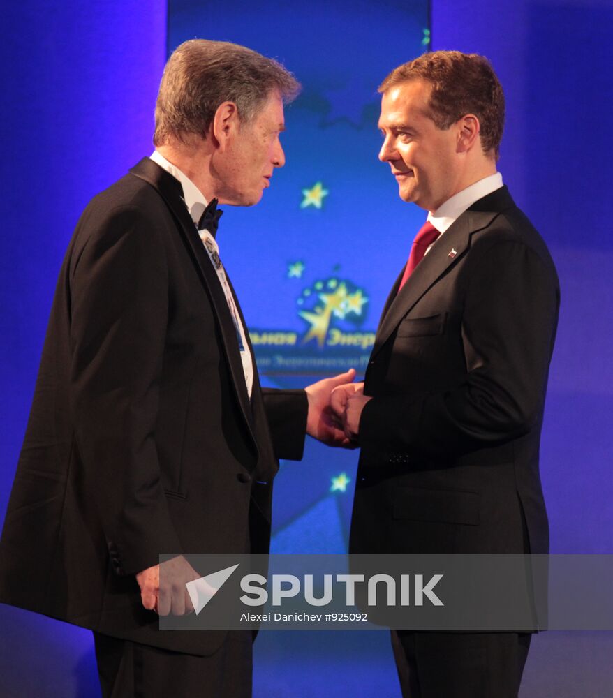 Dmitry Medvedev presents 2011 Global Energy awards