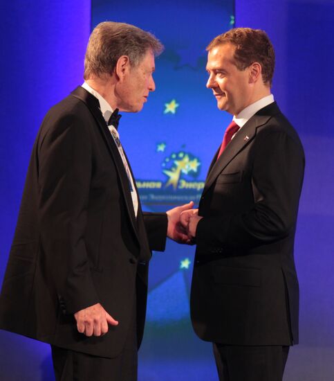 Dmitry Medvedev presents 2011 Global Energy awards