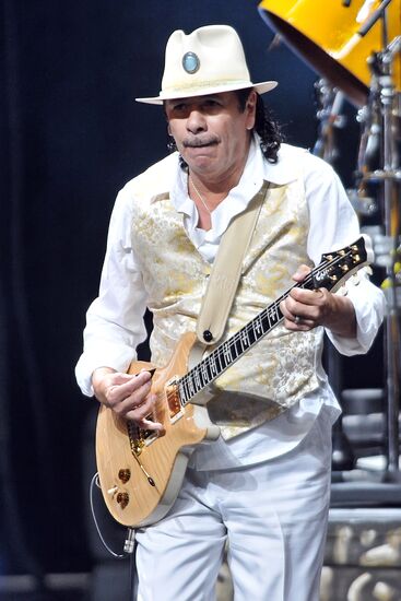 Guitarist Carlos Santana gives concert in Moscow