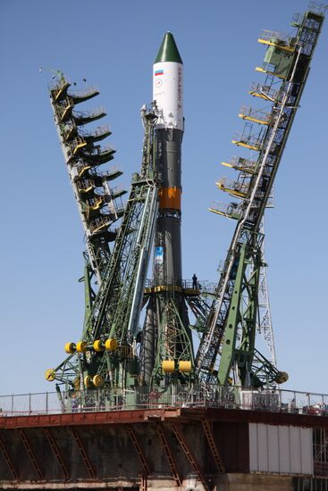 Transportation to launch pad of Soyuz-U