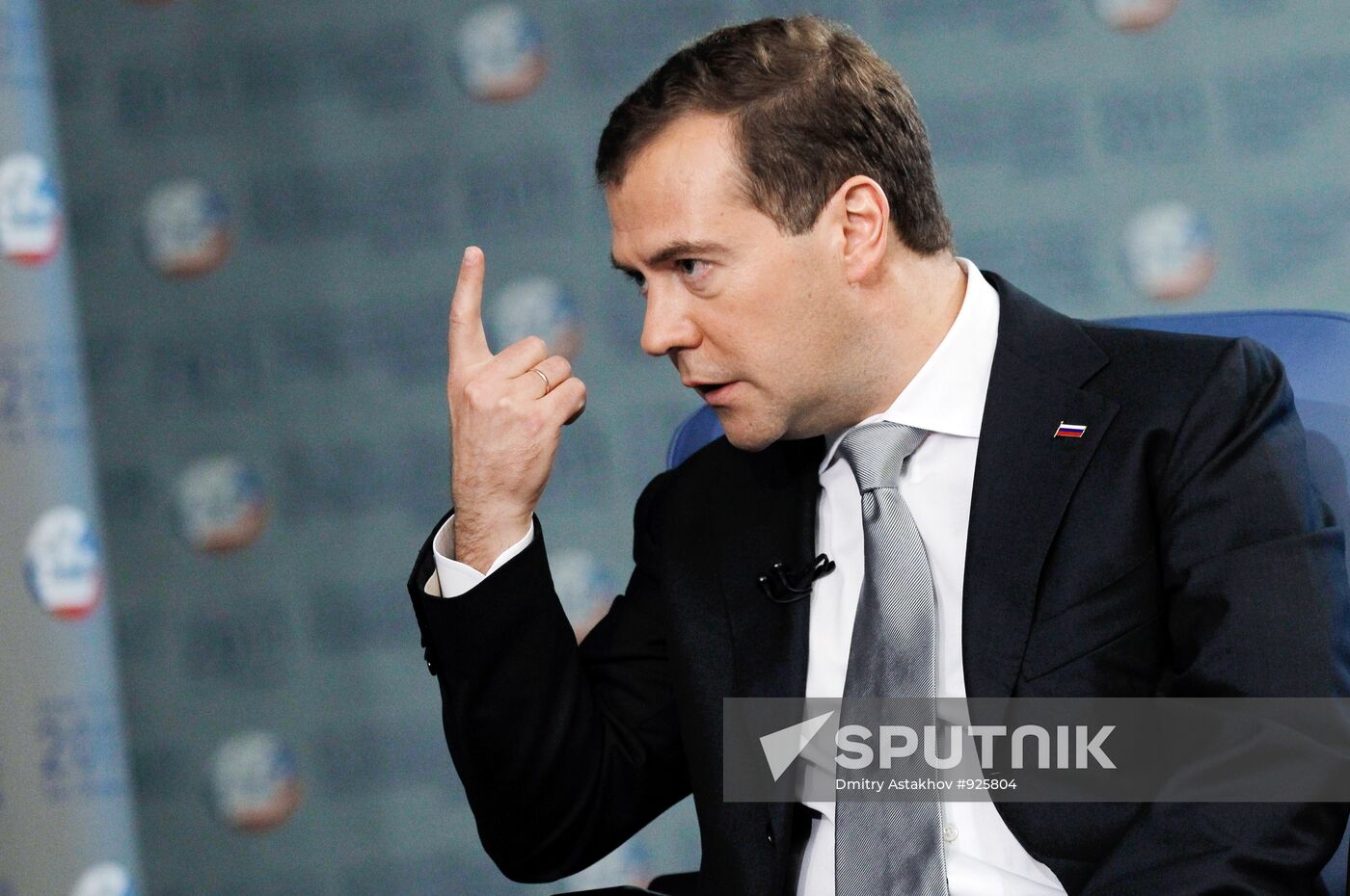 Dmitry Medvedev gives interview to The Financial Times