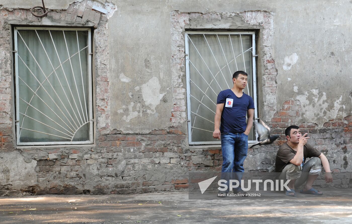 Migrant workers move into old houses in central Moscow