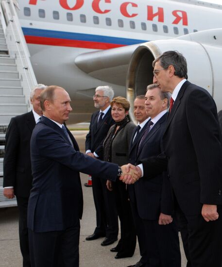 Vladimir Putin arrives in Paris on a working visit