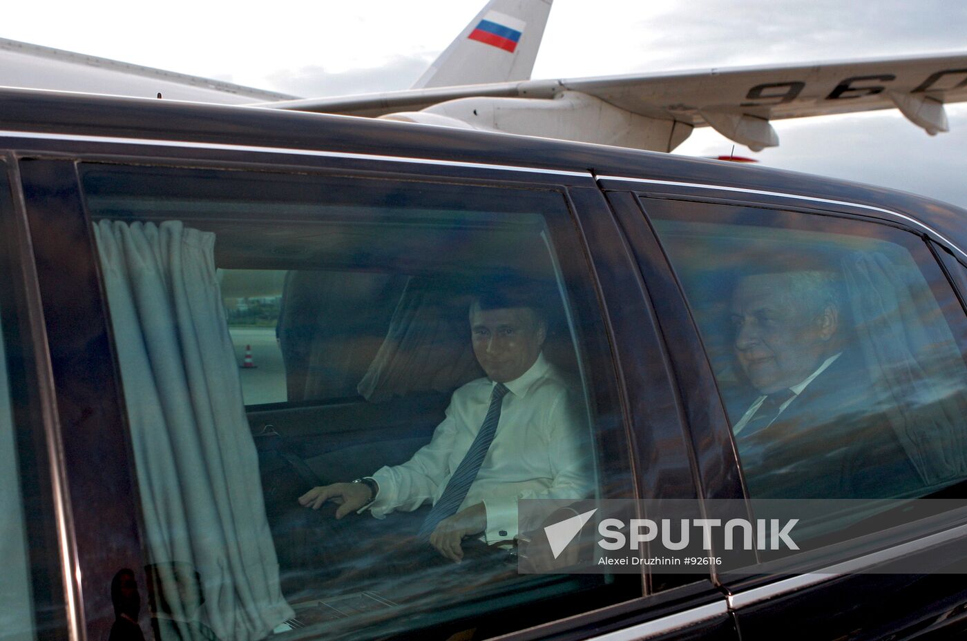 Vladimir Putin arrives in Paris on a working visit