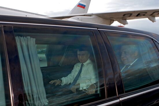 Vladimir Putin arrives in Paris on a working visit