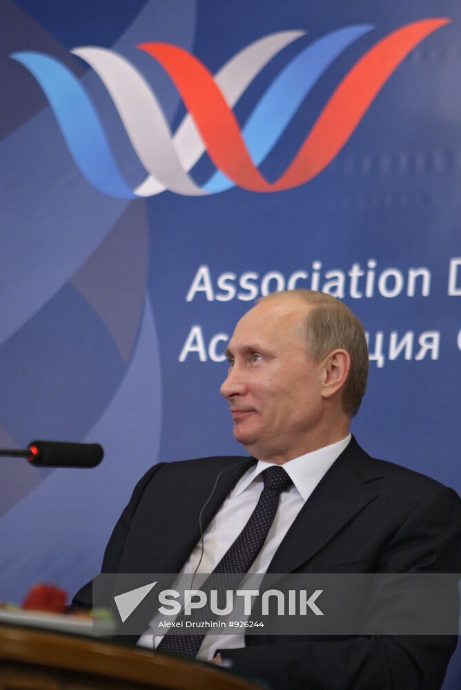 Vladimir Putin visits Paris