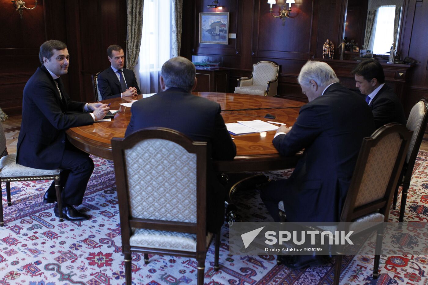 Dmitry Medvedev meets leaders of United Russia