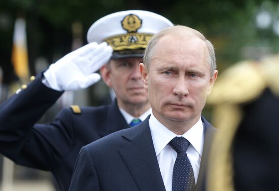 Vladimir Putin visits Paris