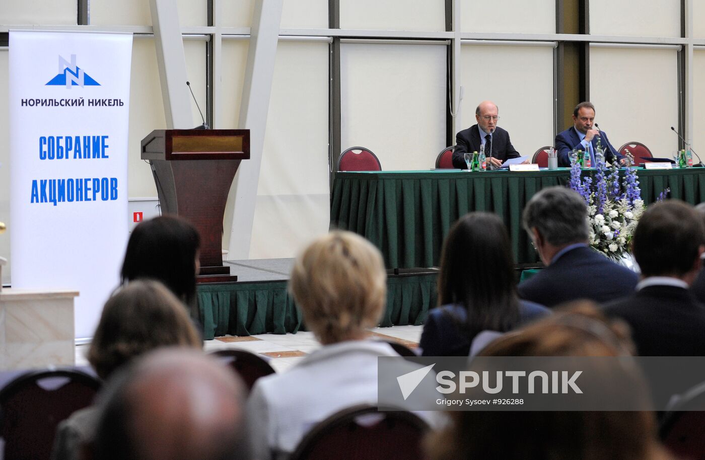 Vladimir Strzhalkovsky, Alexander Voloshin