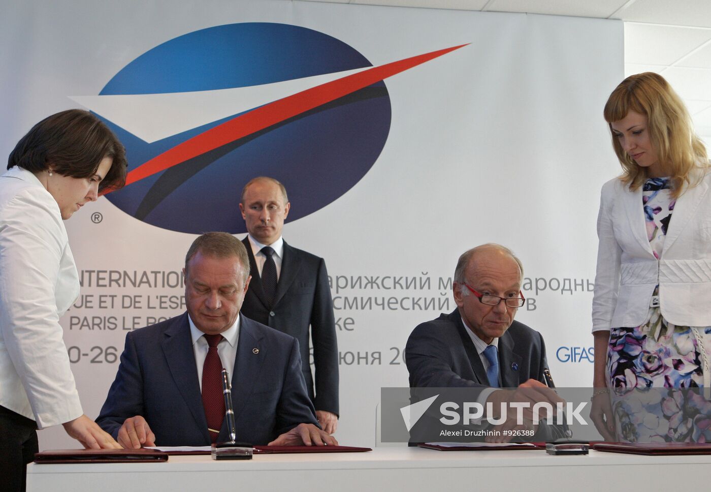 Vladimir Putin's visit to Paris