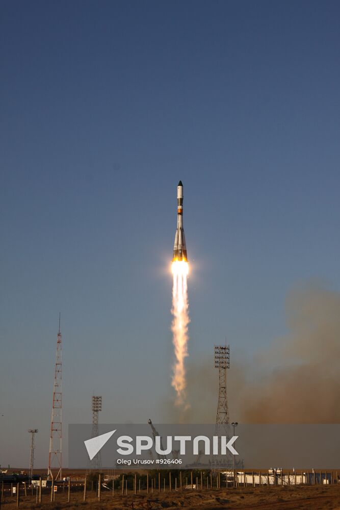 Soyuz-U carrier with Progress M-11M cargo spaceship launched