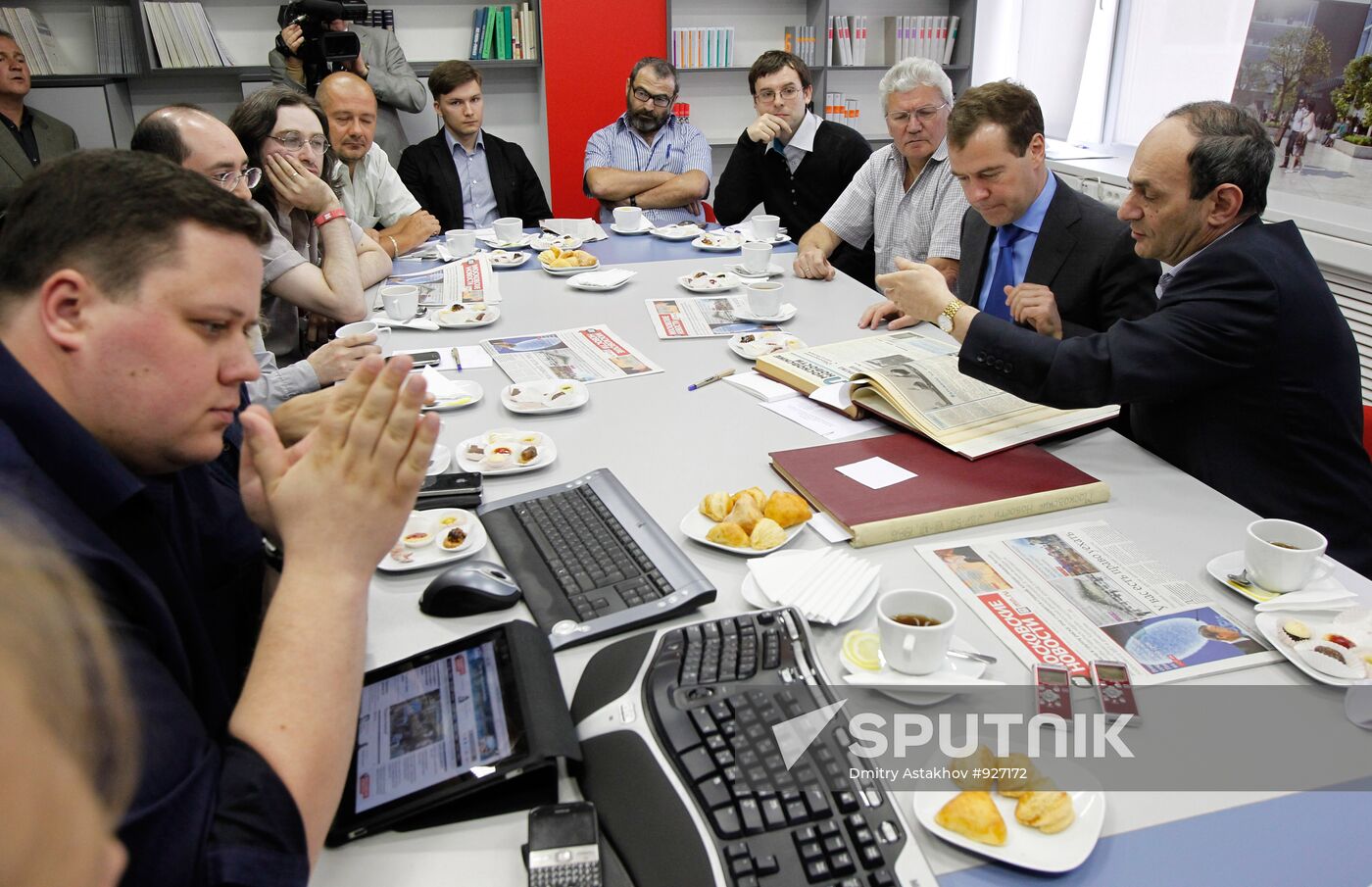 President Medvedev visits Moscow News