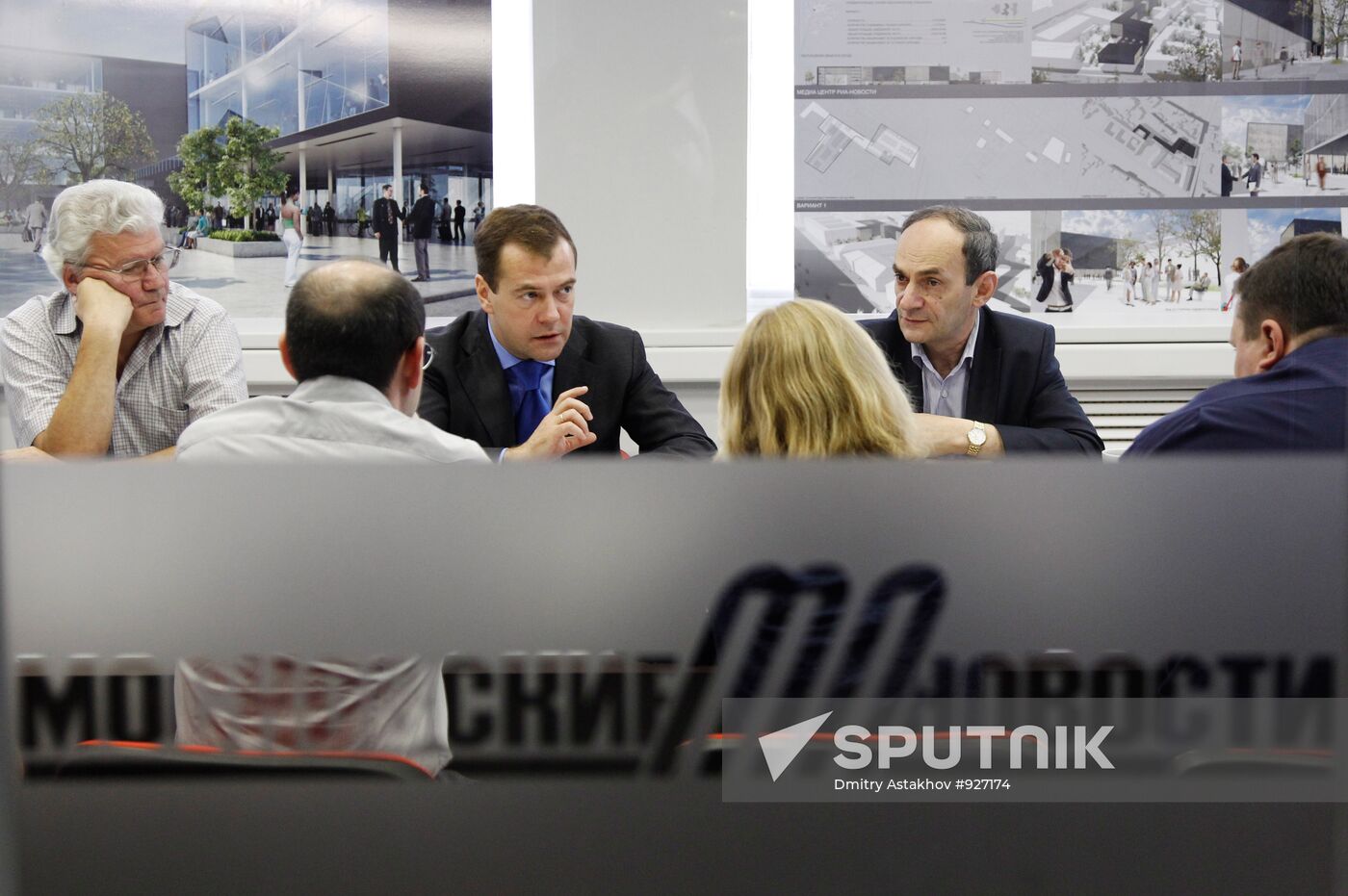 President Medvedev visits Moscow News