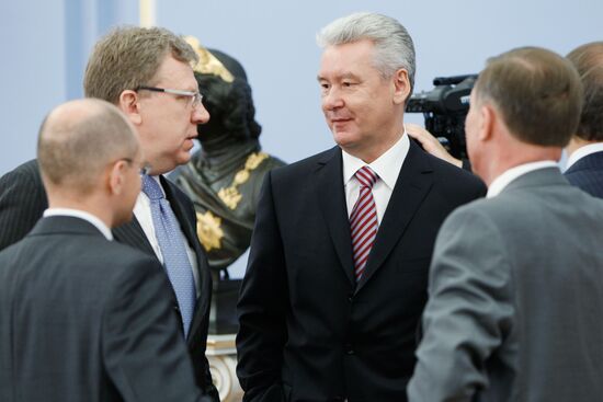 President Dmitry Medvedev holds meeting