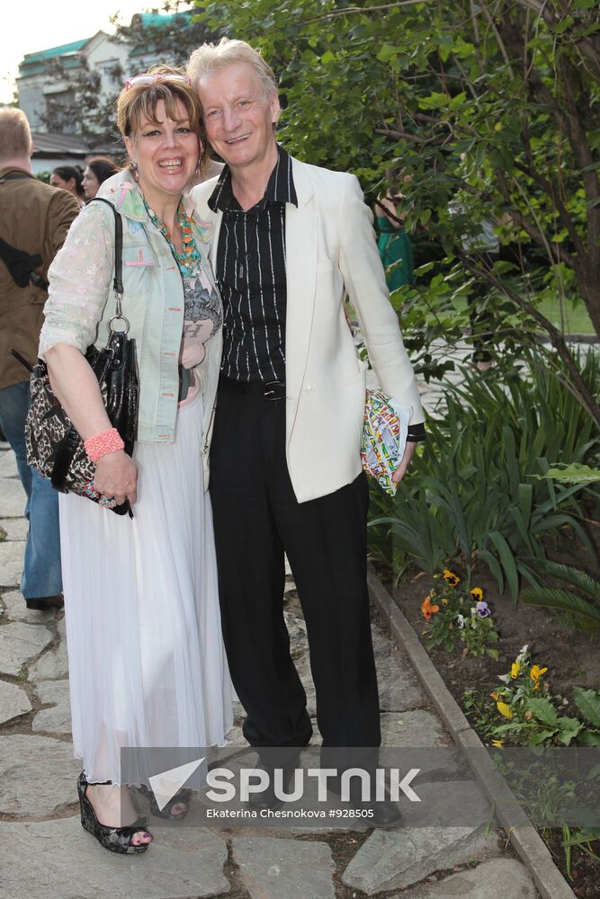 Lyubov Kazarnovskaya and her husband, Robert Roszyk