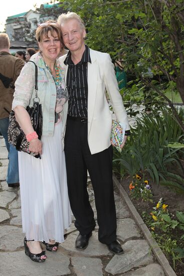 Lyubov Kazarnovskaya and her husband, Robert Roszyk