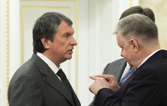 Igor Sechin, Konstantin Romodanovsky