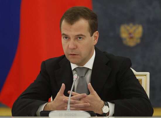 Dmitry Medvedev meets with government