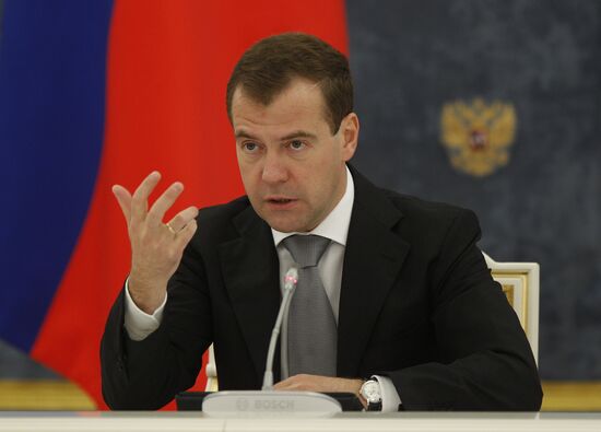 Dmitry Medvedev meets with government