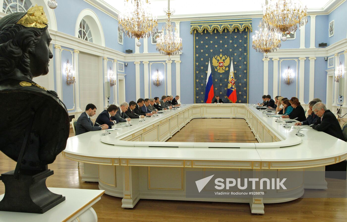 Dmitry Medvedev meets with government