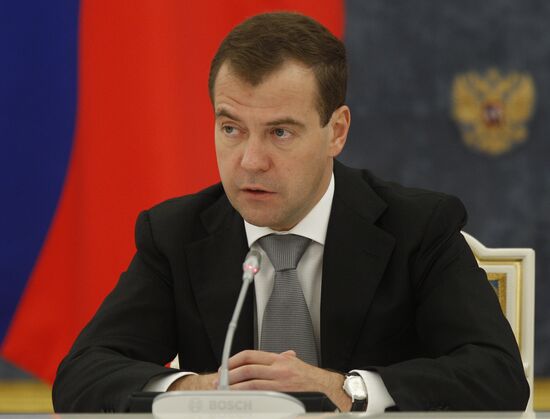 Dmitry Medvedev addresses government with budget policy review
